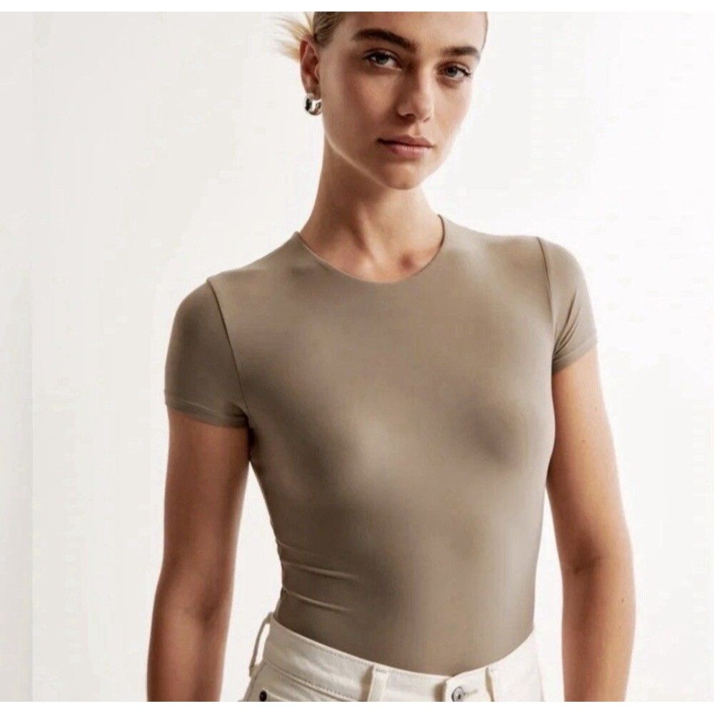 Abercrombie & Fitch Women’s Soft Matte Seamless Tee Bodysuit Size Small Beige